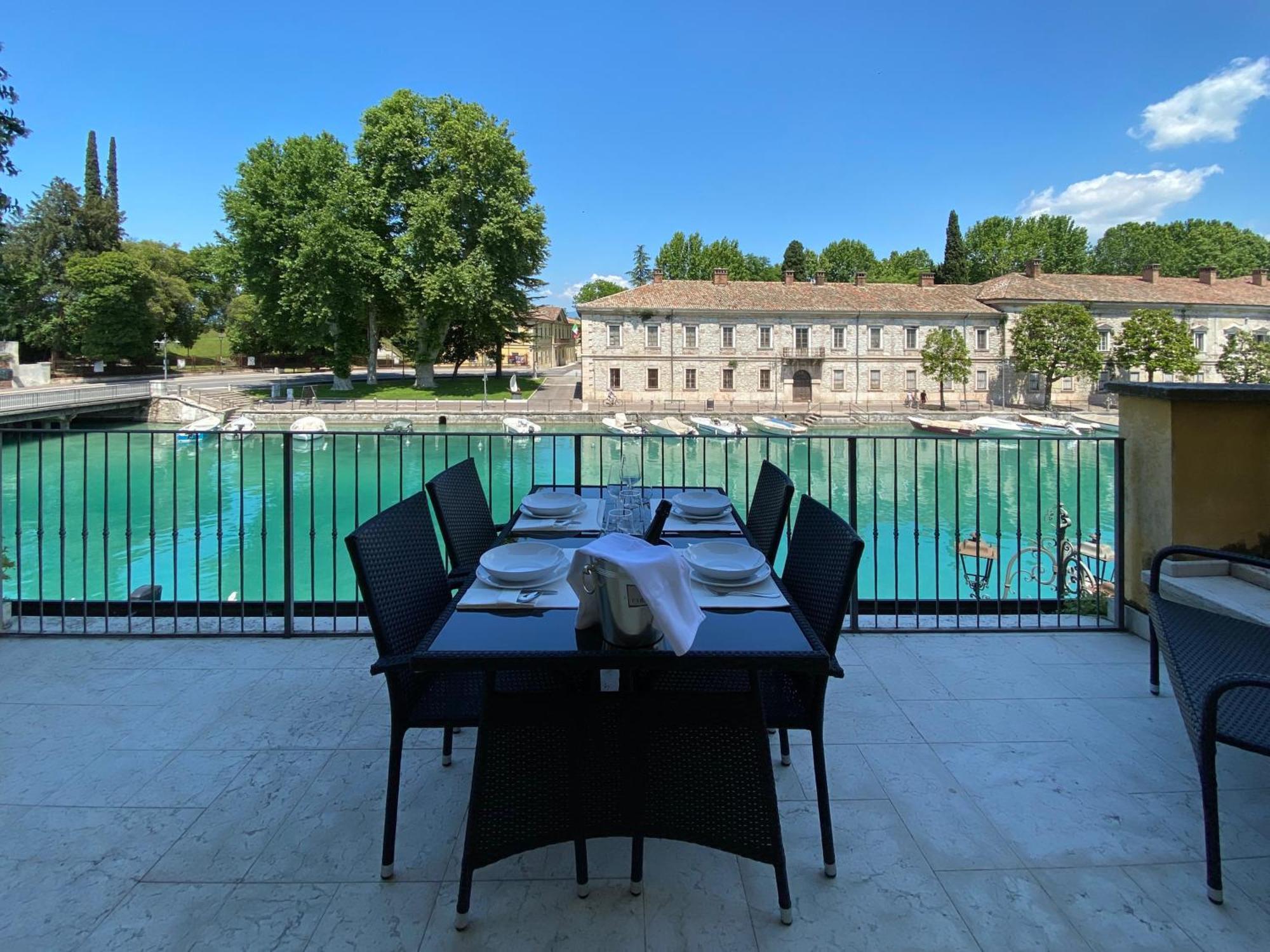 Time To Relax - La Terrazza Sul Lago Peschiera del Garda Exterior photo