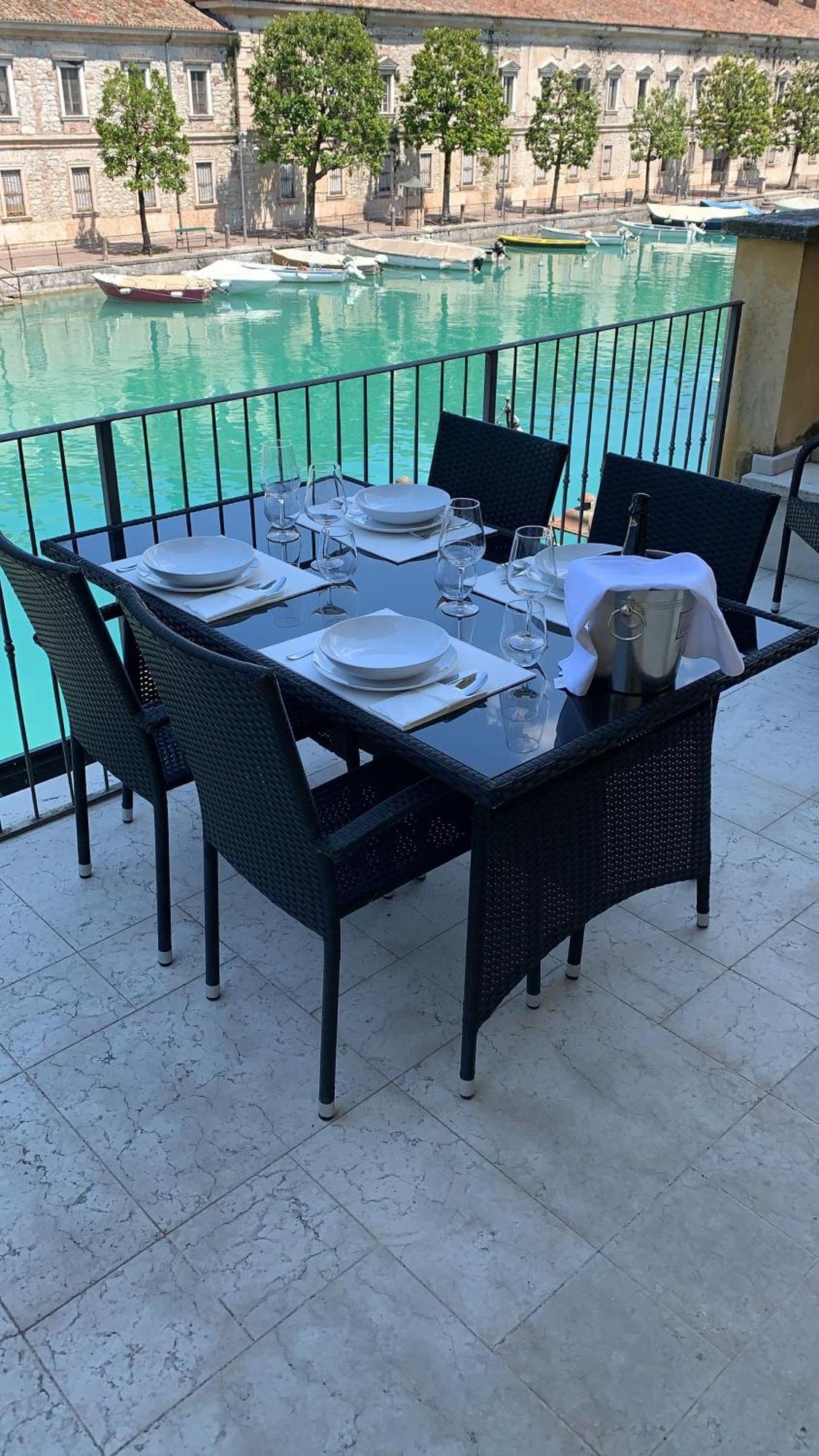 Time To Relax - La Terrazza Sul Lago Peschiera del Garda Exterior photo